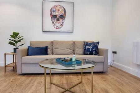 Beautiful Apartment Overlooking A Garden Лондон Экстерьер фото