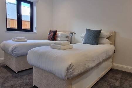 Beautiful Apartment Overlooking A Garden Лондон Экстерьер фото