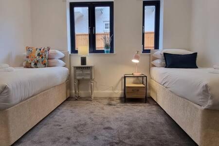 Beautiful Apartment Overlooking A Garden Лондон Экстерьер фото
