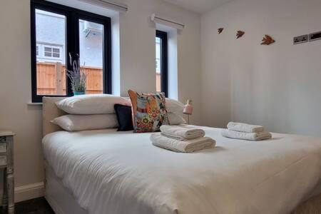 Beautiful Apartment Overlooking A Garden Лондон Экстерьер фото